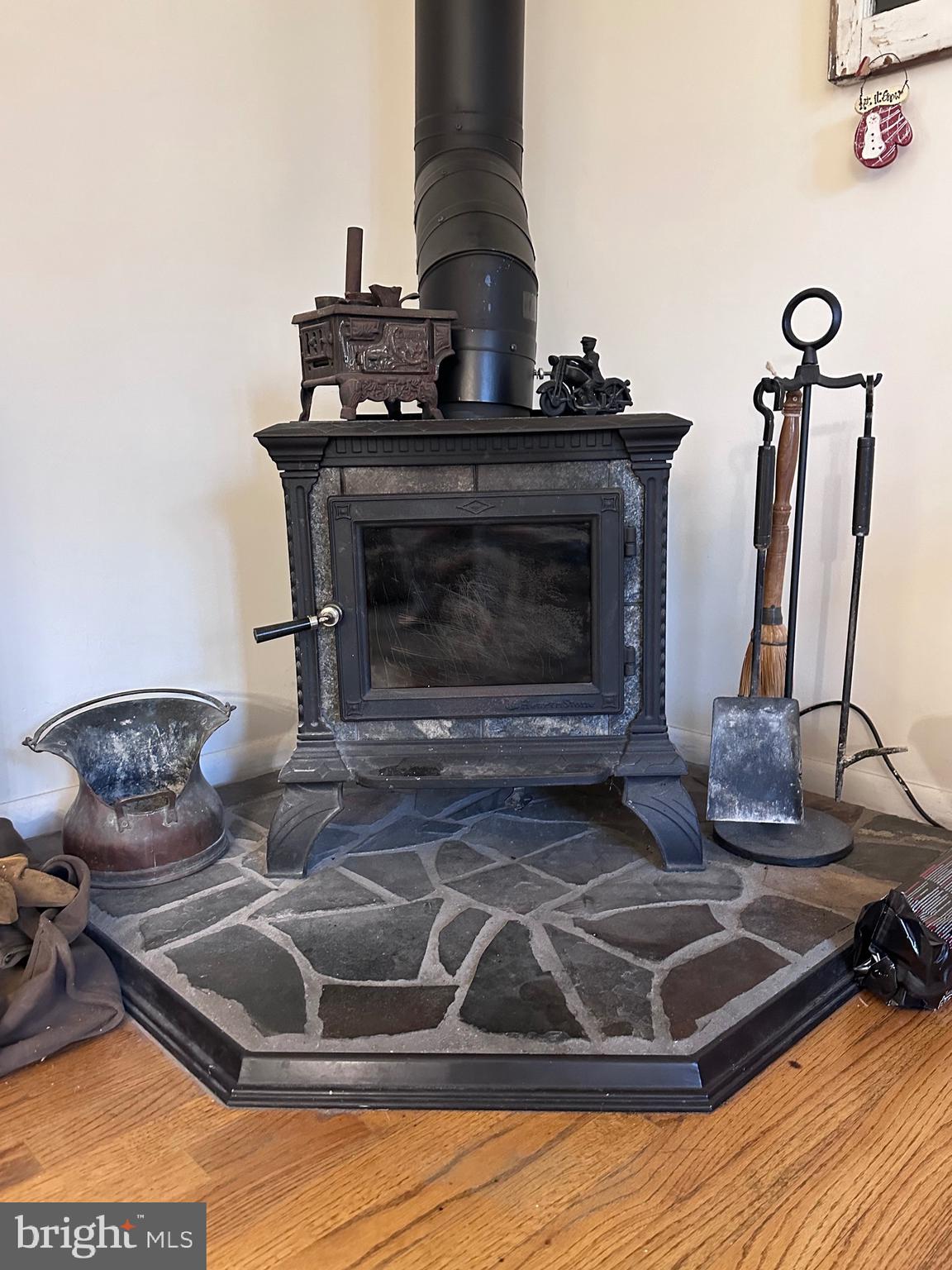 ROLLING KNOLLS - Residential