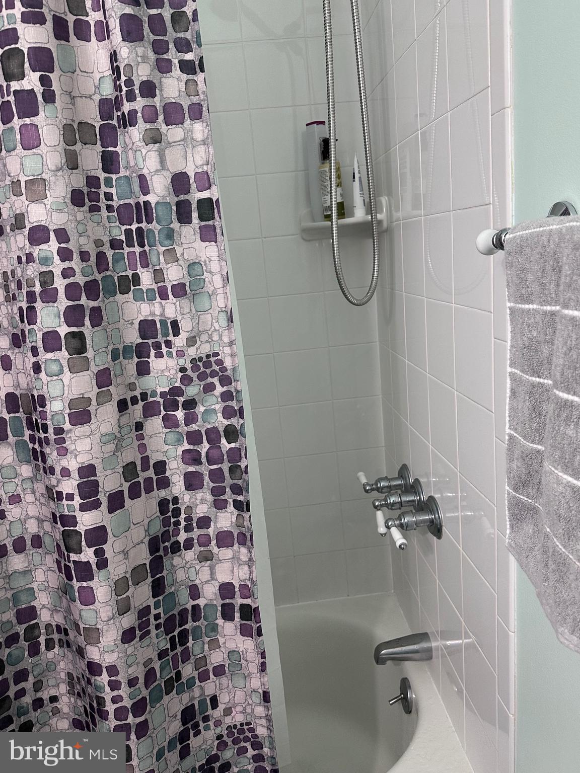 ROLLING KNOLLS - Residential