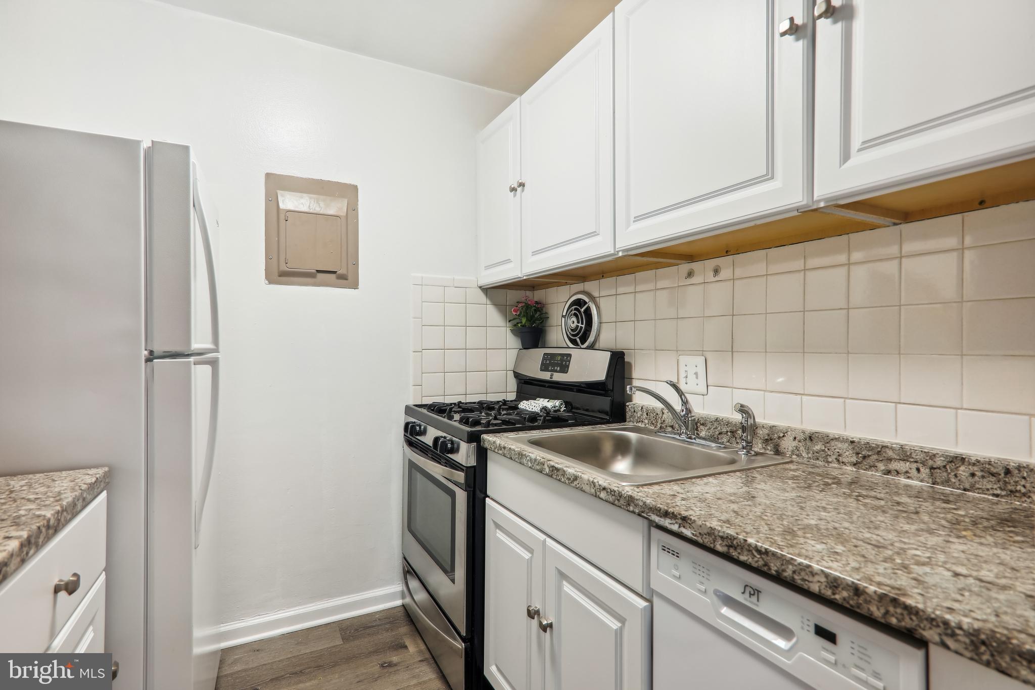 3411 UNIVERSITY BOULEVARD W 3411-102