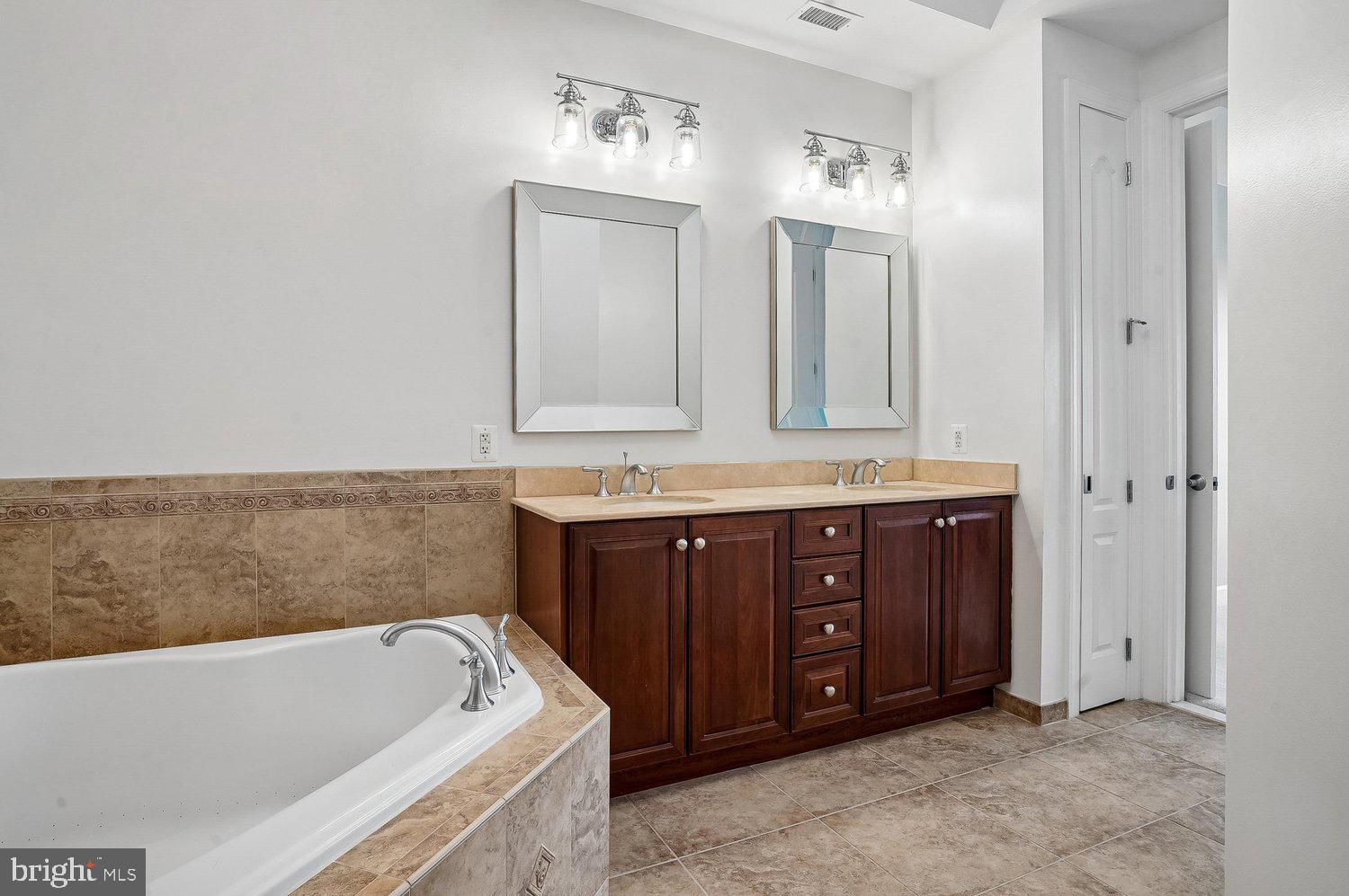 GRANDVIEW AT ANNAPOLIS TOWNE CENTRE - Residential