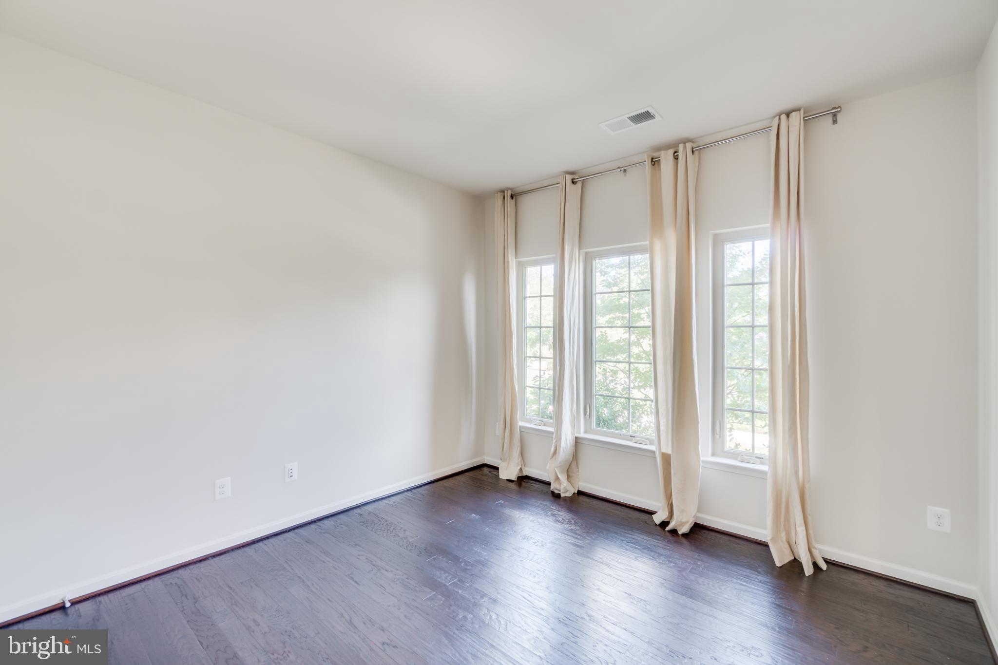 BRAMBLETON TOWN CENTER - Residential Lease