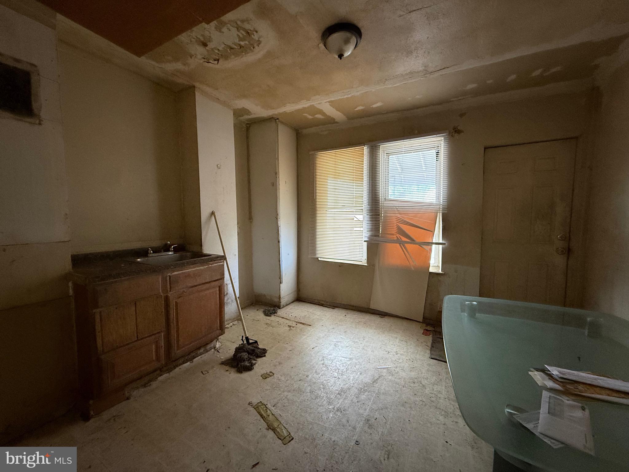 SANDTOWN-WINCHESTER - Residential