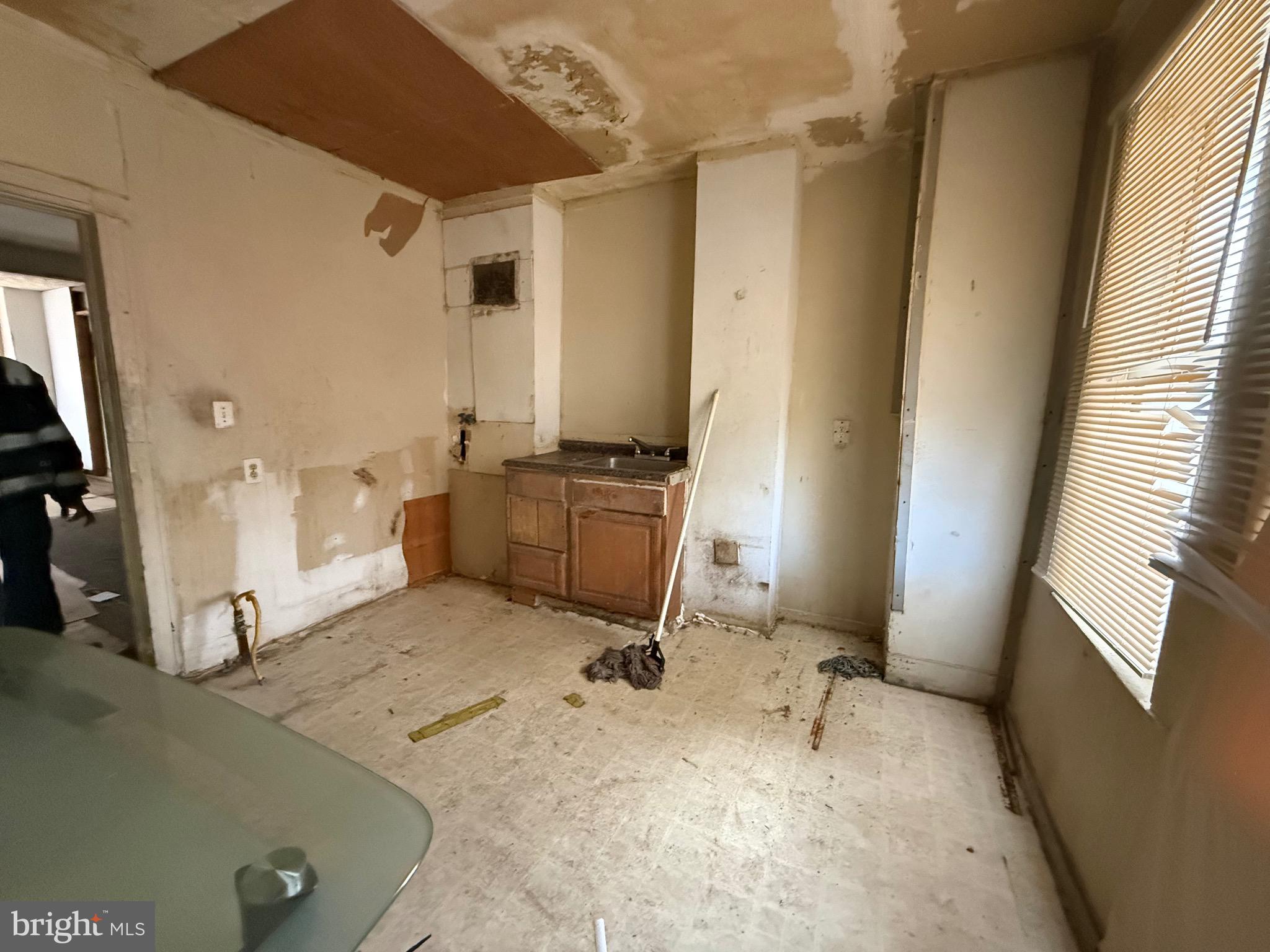 SANDTOWN-WINCHESTER - Residential