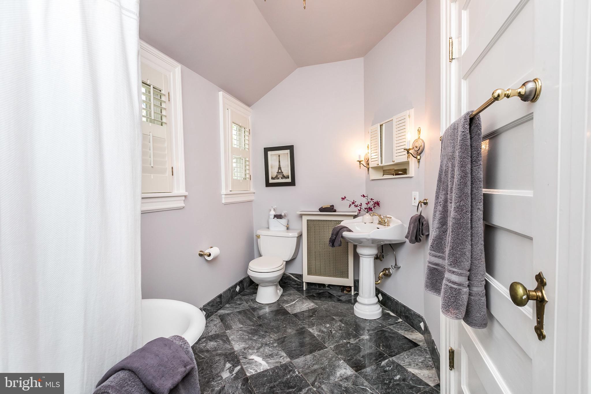 ROLAND PARK - Residential