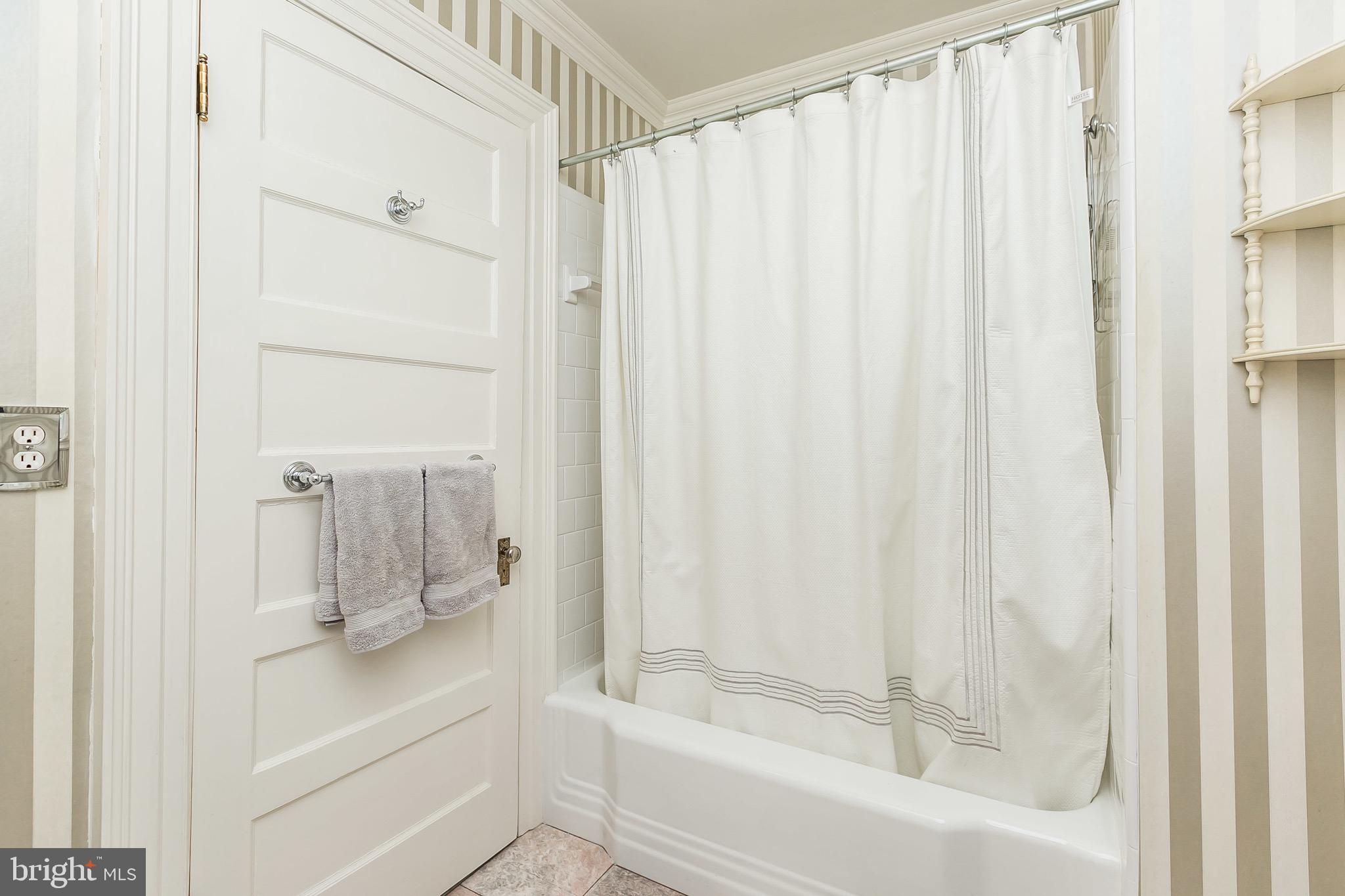 ROLAND PARK - Residential