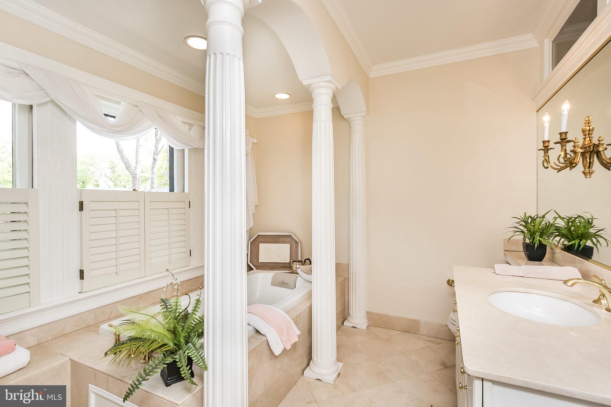 ROLAND PARK - Residential