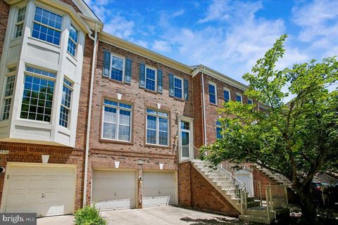 Photo of 9574 Lagersfield Circle, VIENNA, VA 22181 (MLS # VAFX2316068)