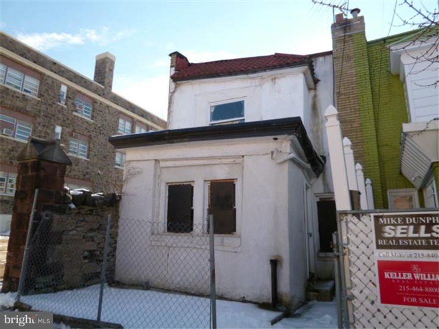 Frankford  3 bedroom house is in need of full rehab, property is in Fair condition All offers will be presented, $2000 deposit and proof of funds will be required, AS IS addendum and buyer is responsible for u/o and will pay 100% of the transfer tax. All offers will be presented. Ez to show and see