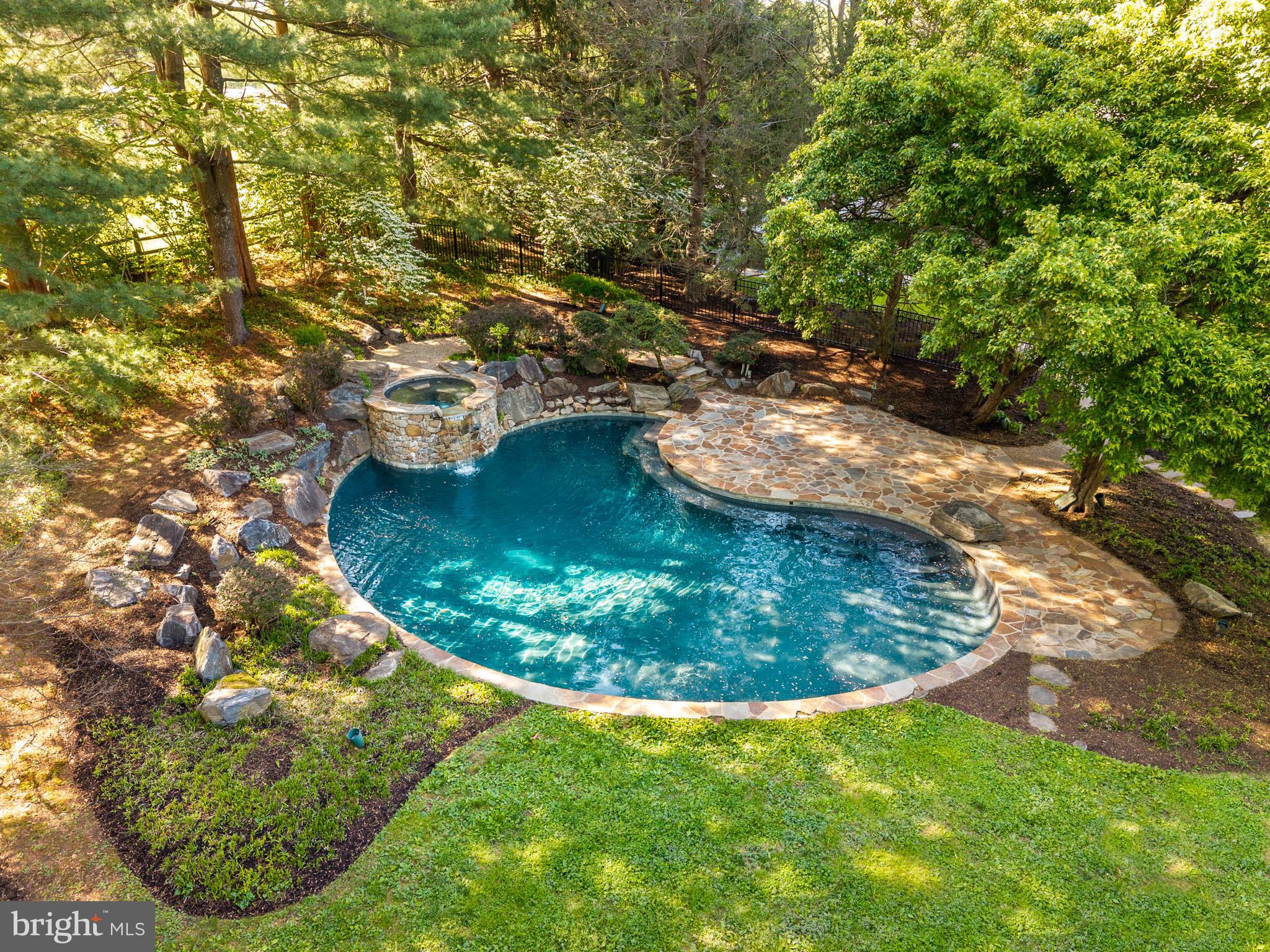 RADNOR HUNT - Residential