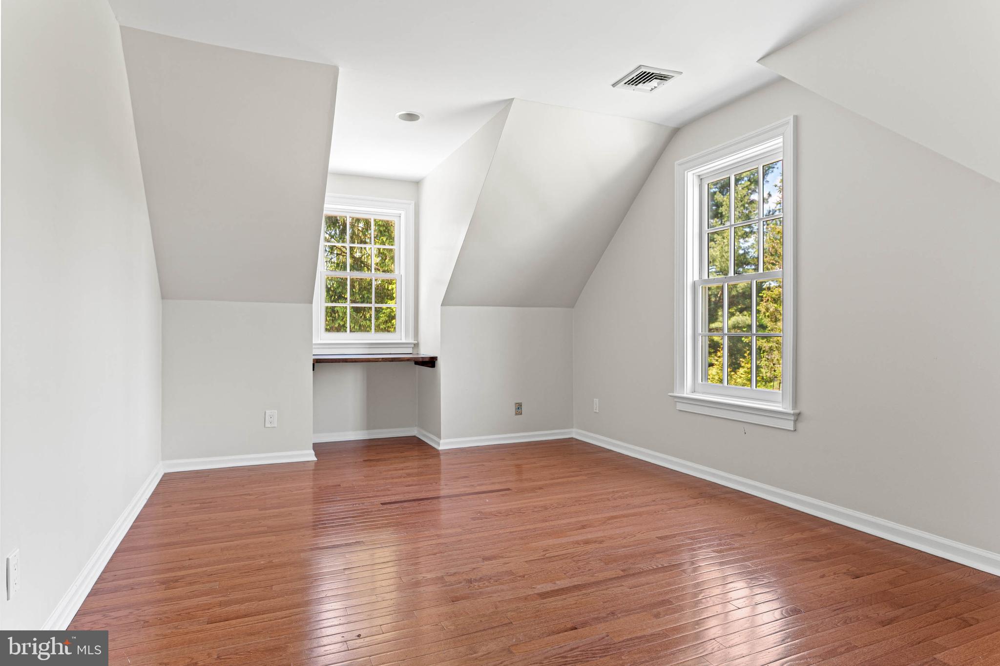 RADNOR HUNT - Residential
