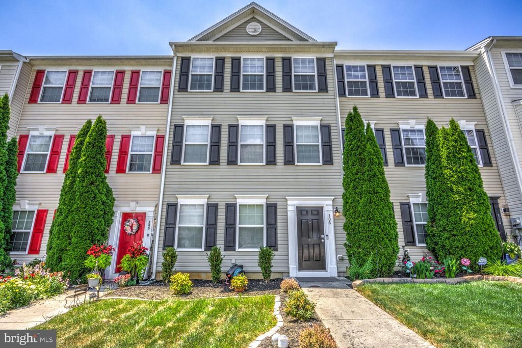 Photo of 306 Pennshire Drive, Lancaster, PA 17603 (MLS # PALA2052550)