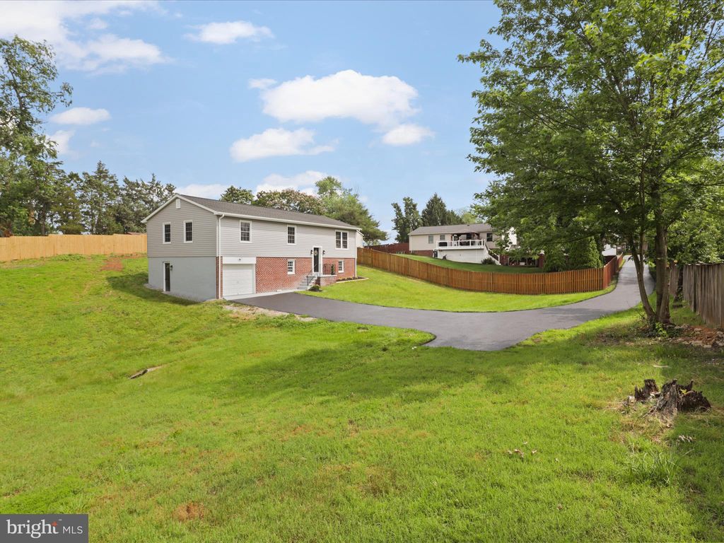 Photo of 3416 Sunny View Drive, ALEXANDRIA, VA 22309 (MLS # VAFX2267308)