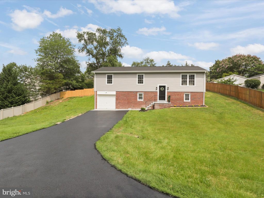 Photo of 3416 Sunny View Drive, ALEXANDRIA, VA 22309 (MLS # VAFX2267308)