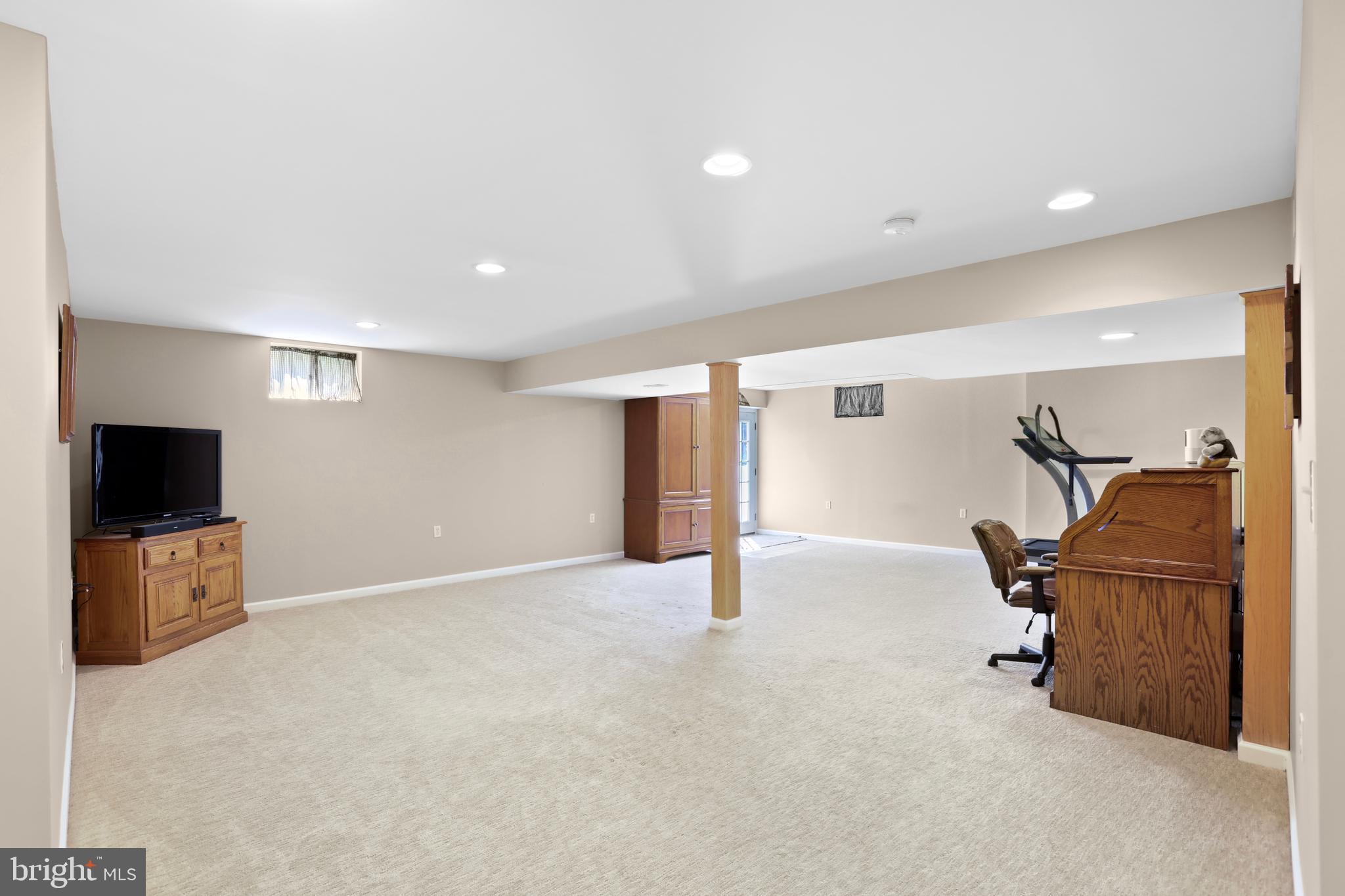 MEADOW BROOK - Residential