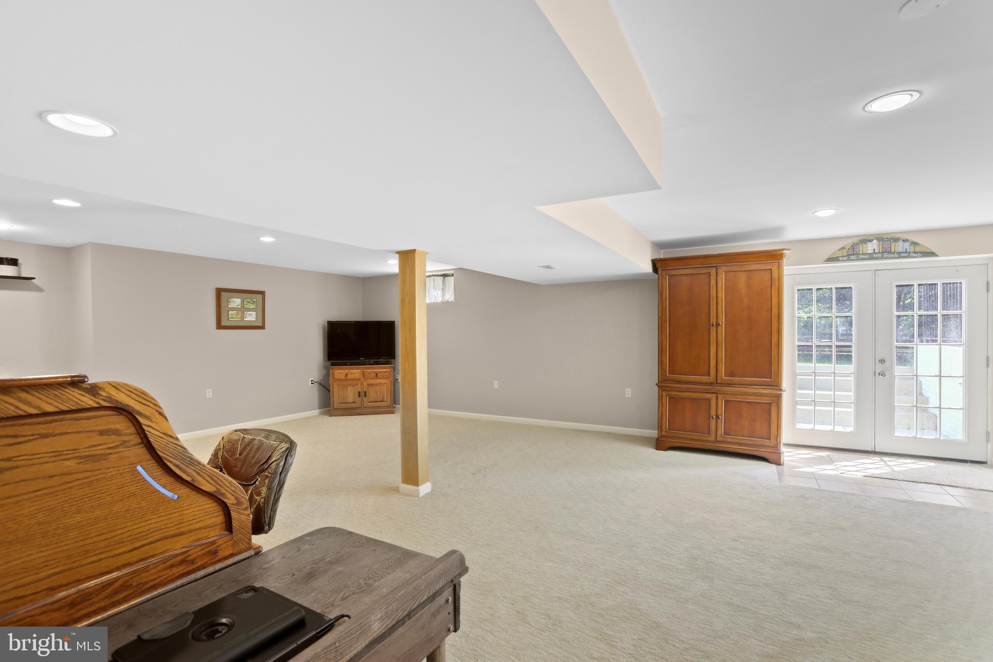 MEADOW BROOK - Residential