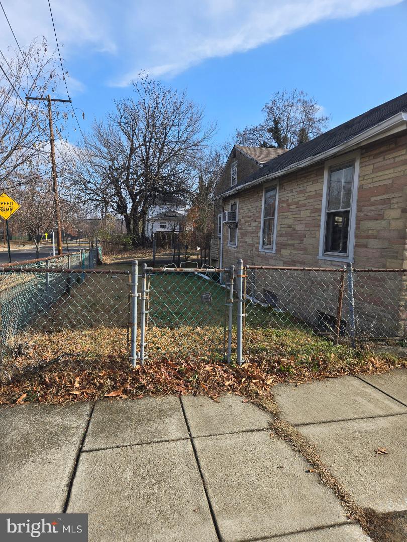 1229 47 PLACE N. E. NE