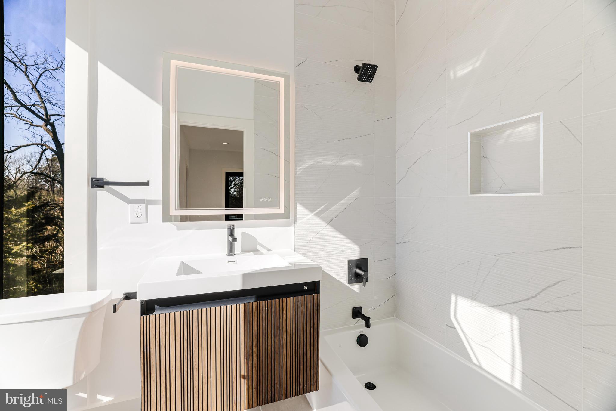 COURTLAND PARK - Residential