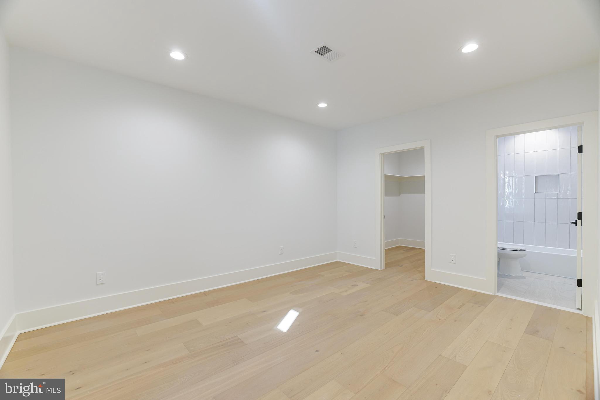 COURTLAND PARK - Residential