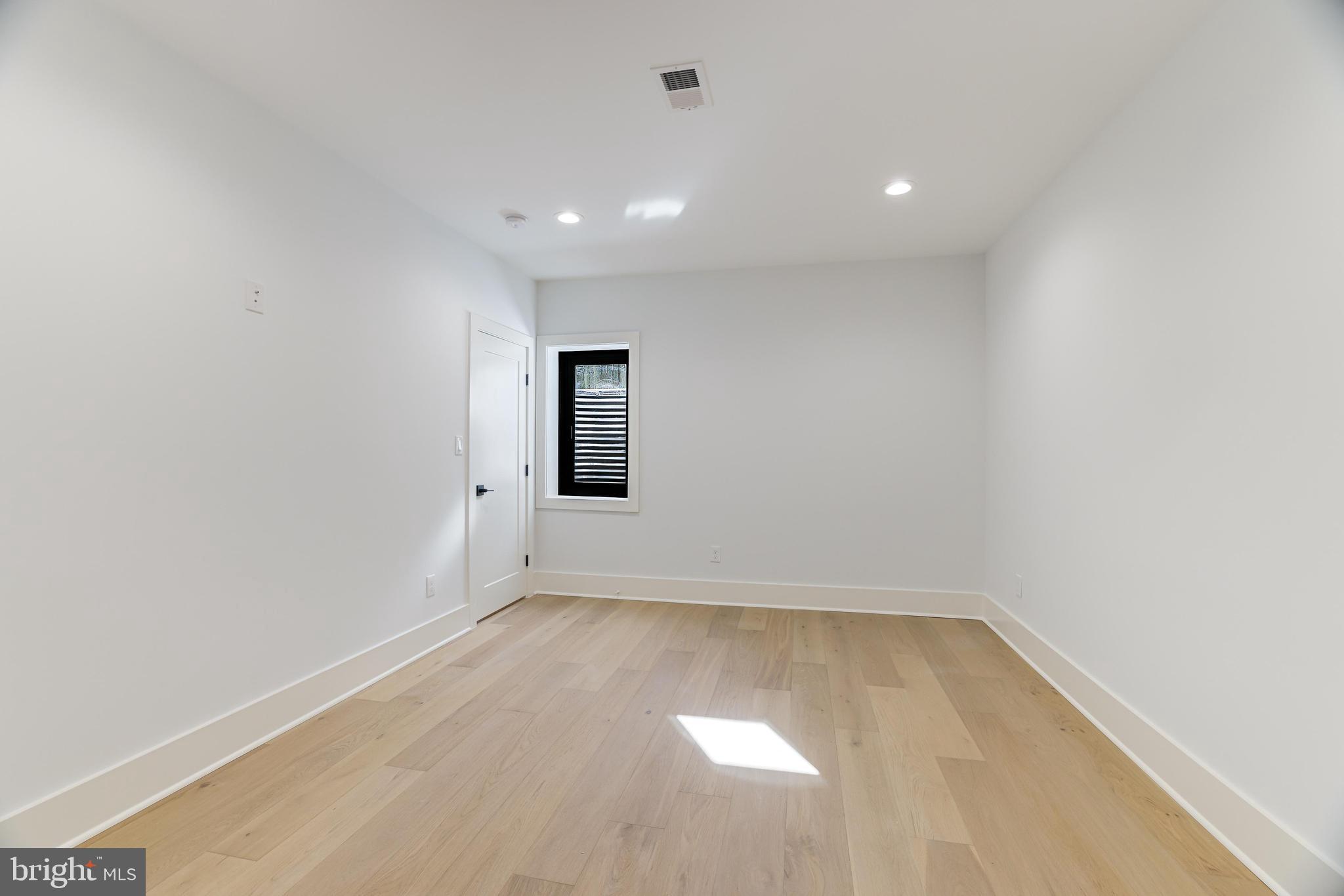 COURTLAND PARK - Residential