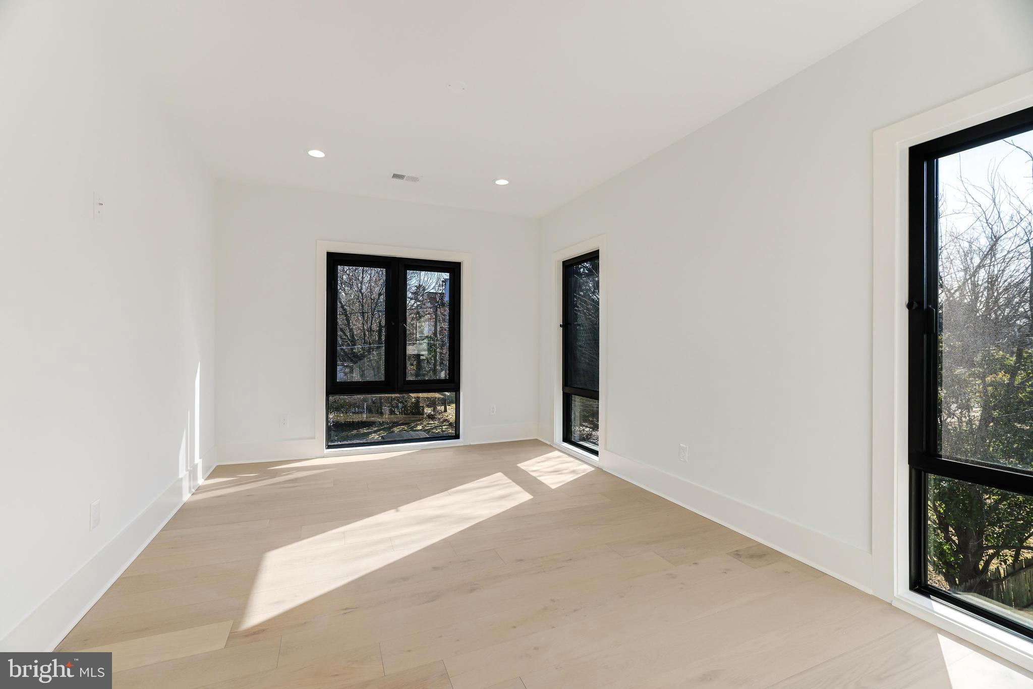 COURTLAND PARK - Residential