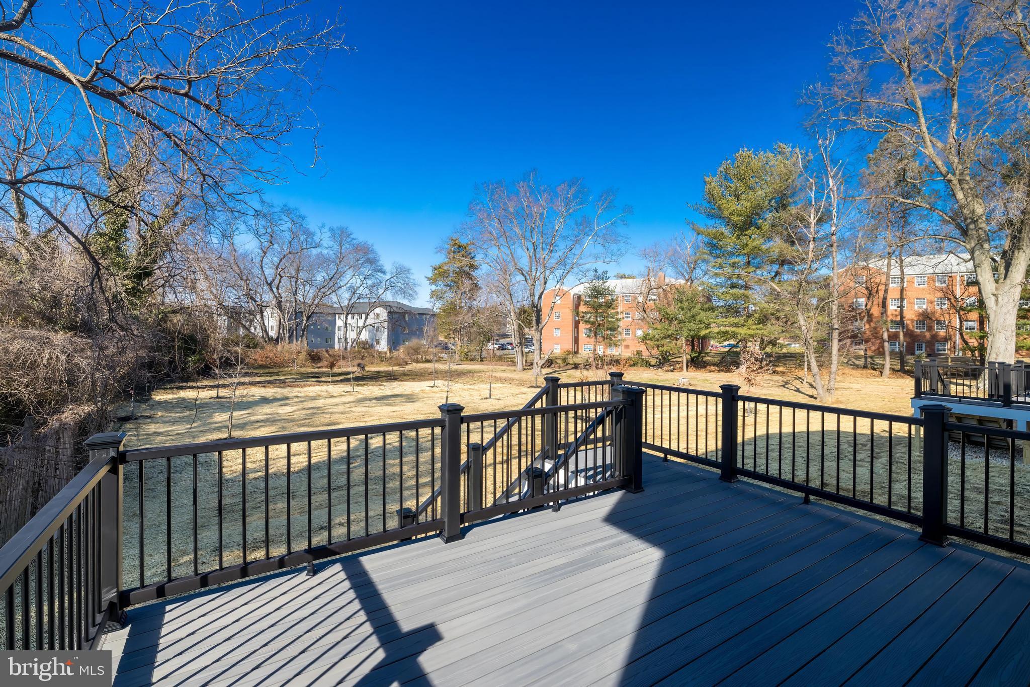 COURTLAND PARK - Residential