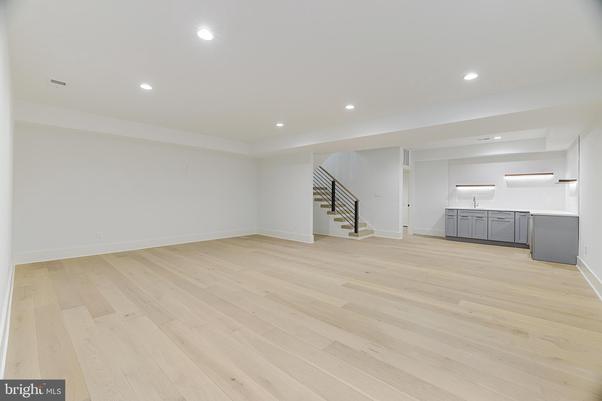 COURTLAND PARK - Residential