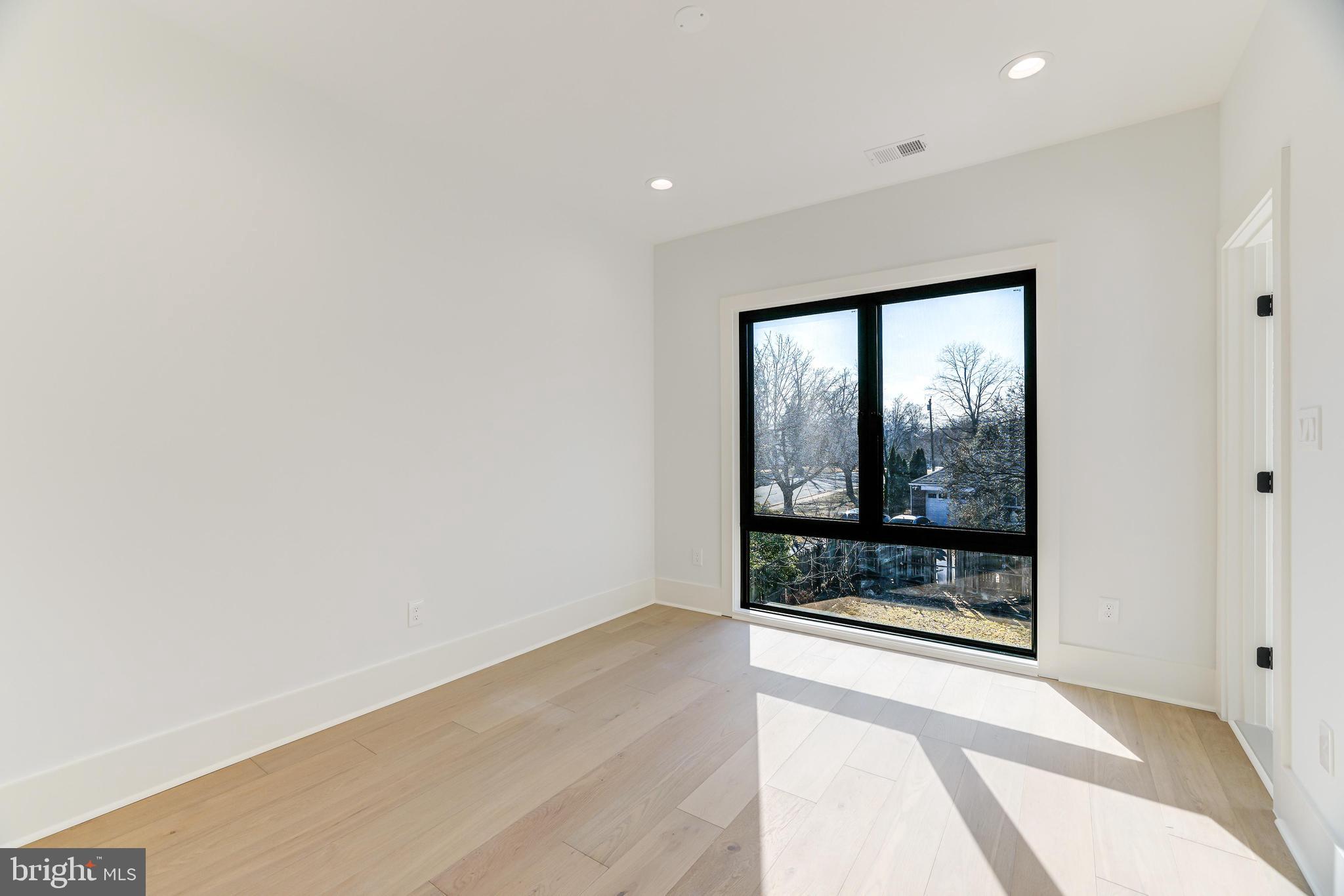 COURTLAND PARK - Residential