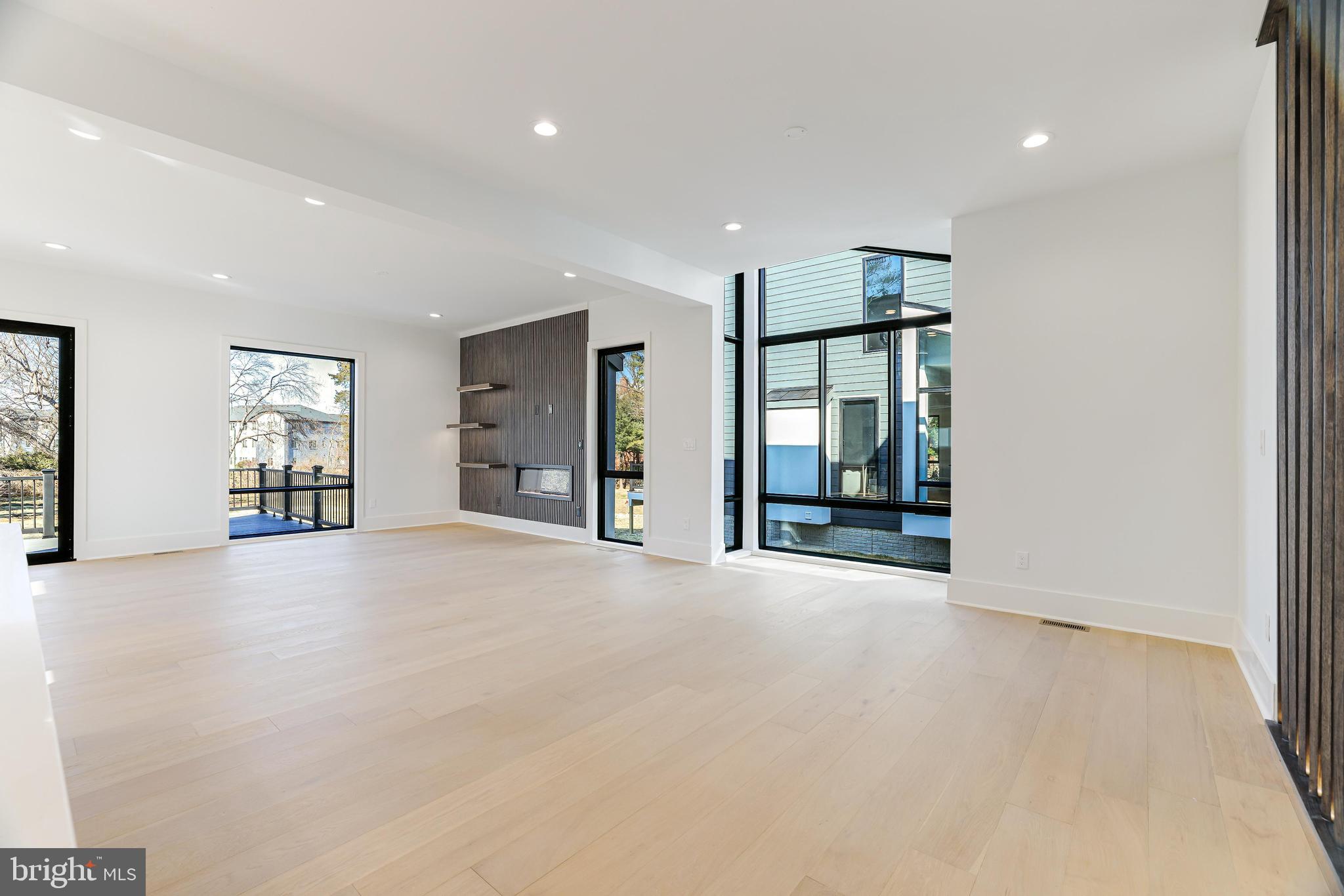 COURTLAND PARK - Residential