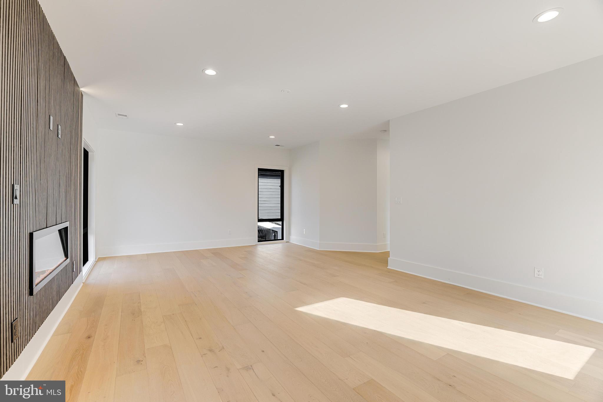 COURTLAND PARK - Residential