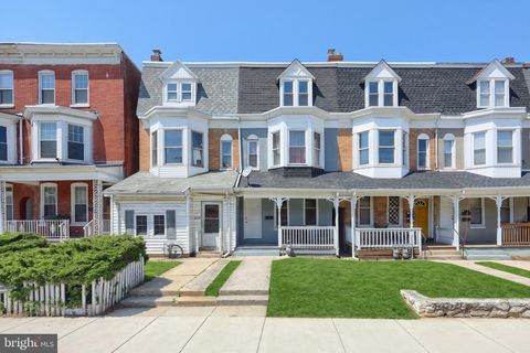 Photo of 833 Linden Avenue, YORK, PA 17404 (MLS # PAYK2102204)