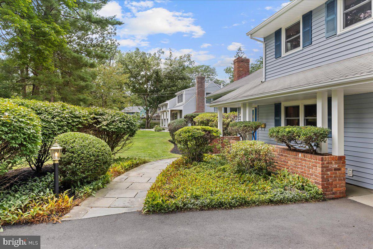 15 LINWOOD CIRCLE