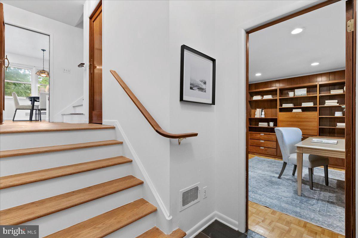 15 LINWOOD CIRCLE