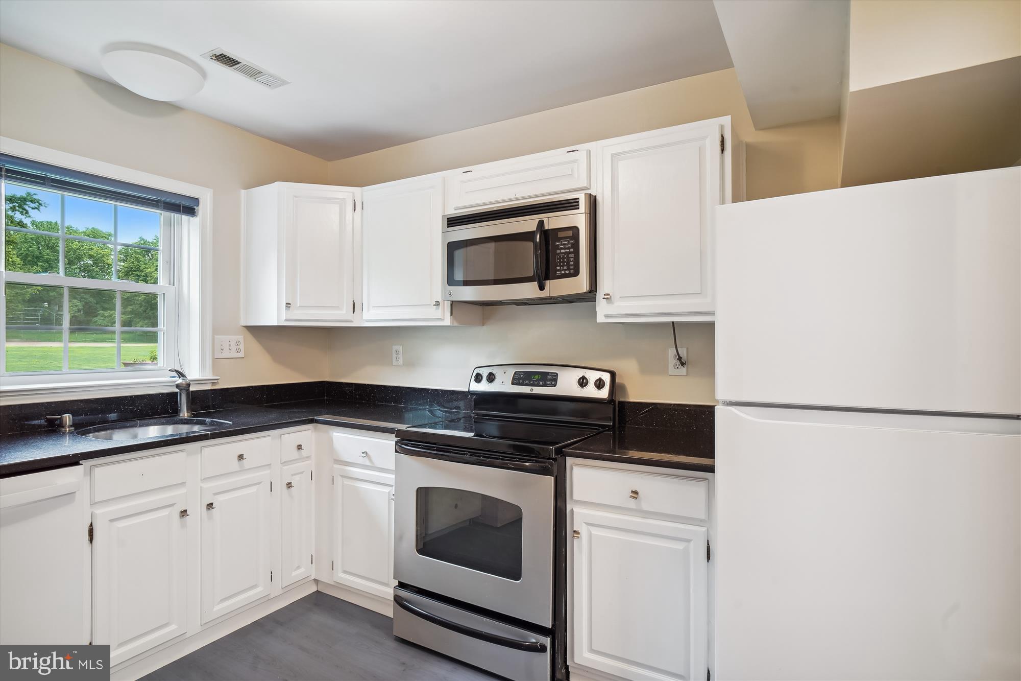 KENWOOD FOREST - Residential Lease