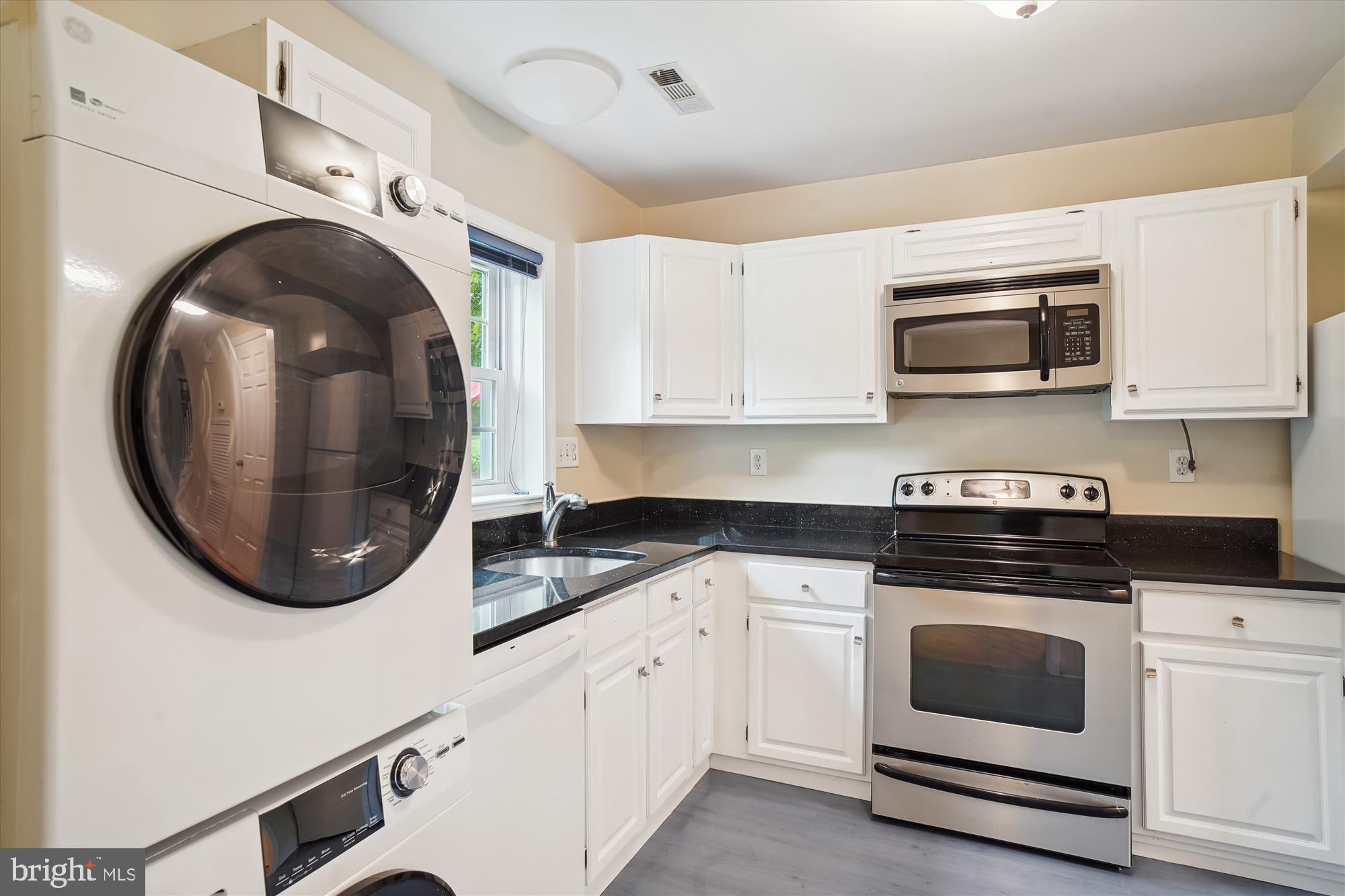 KENWOOD FOREST - Residential Lease