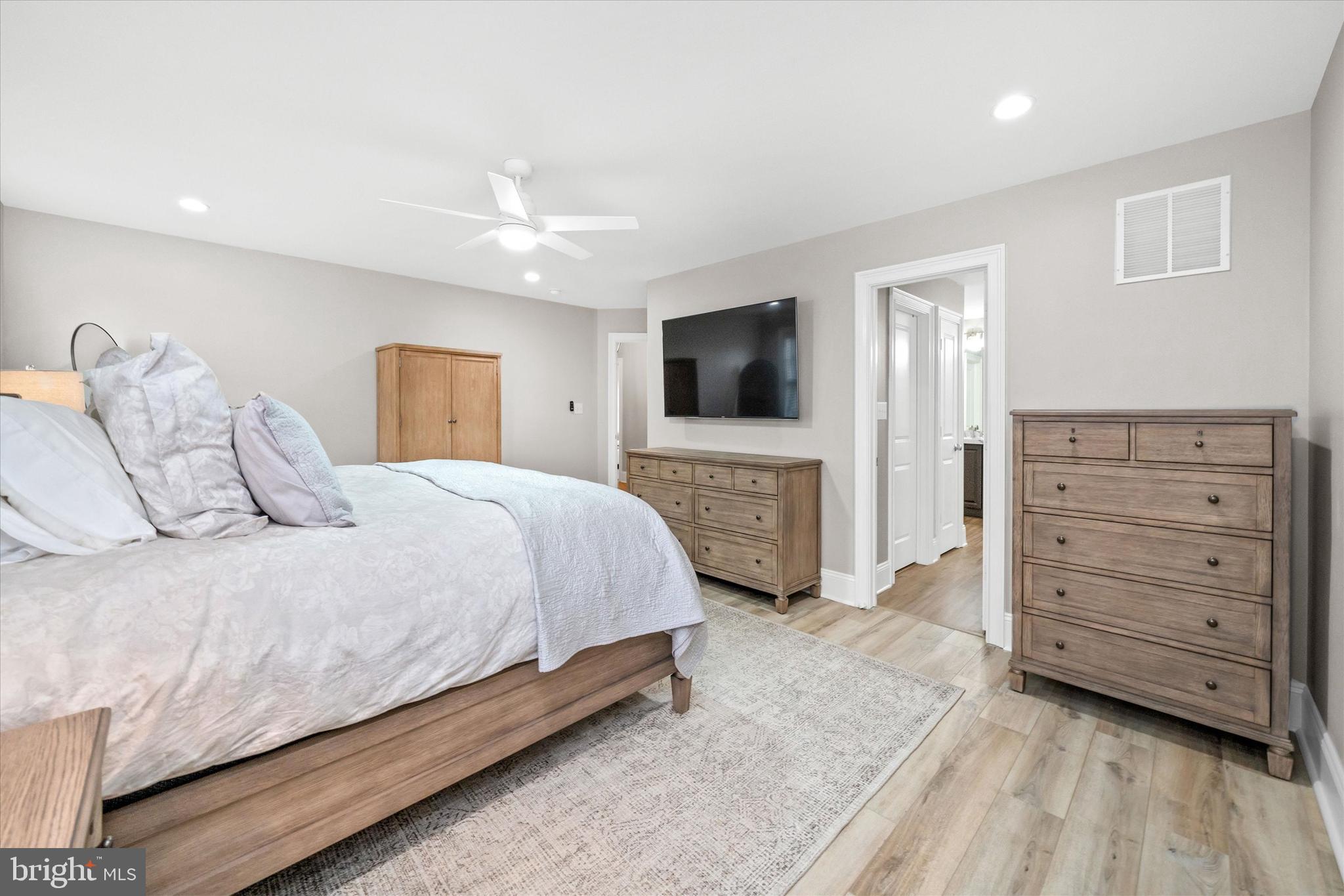 THE VILLAGES AT NORTHRIDGE - Residential