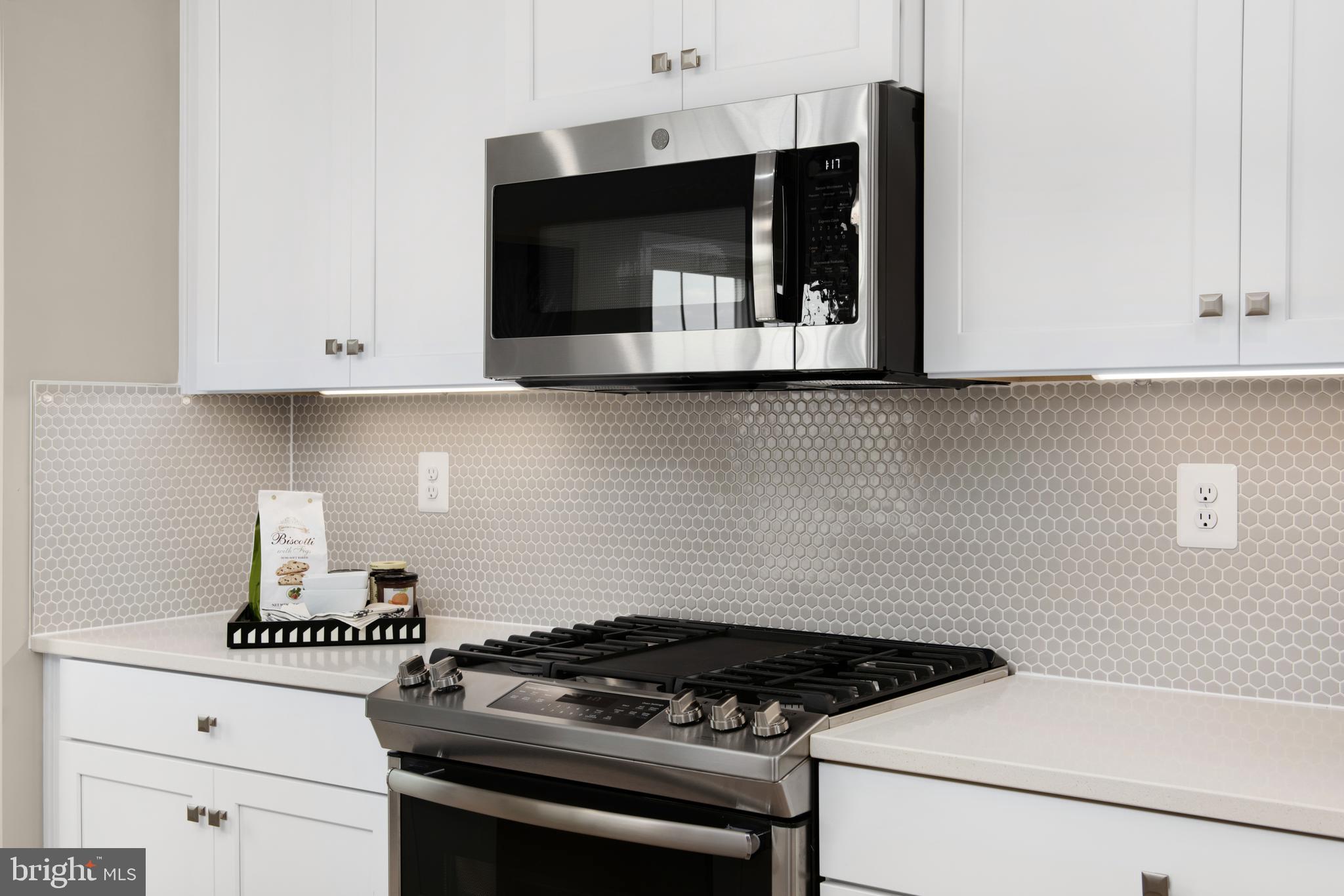 ARMSTRONG VILLAGE - Residential