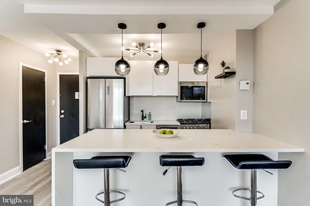 Photo of 2500 N Van Dorn Street #910, ALEXANDRIA, VA 22302 (MLS # VAAX2051260)