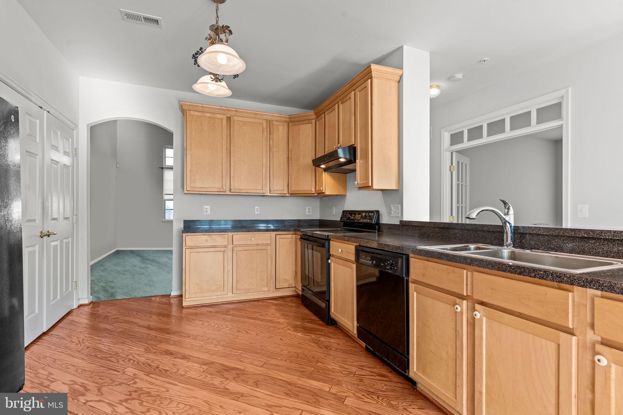 HERITAGE CR ESTS - Residential