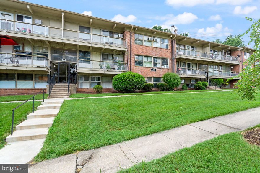 2 Bedroom - 1 bathroom Hyattsville condo.