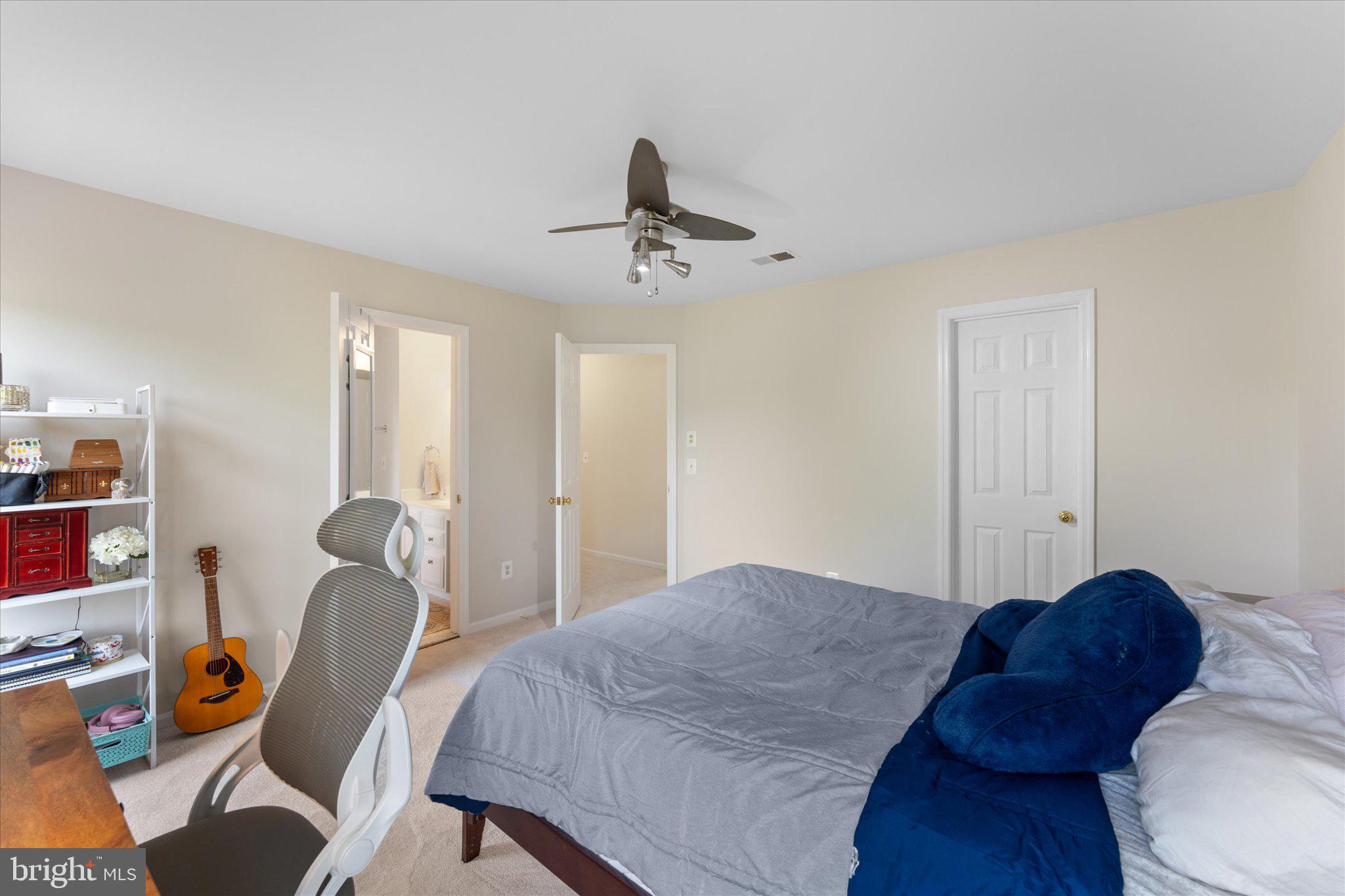 ASHBURN VILLAGE - Residential