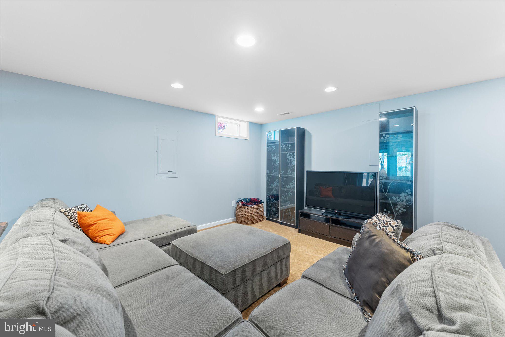 ASHBURN VILLAGE - Residential