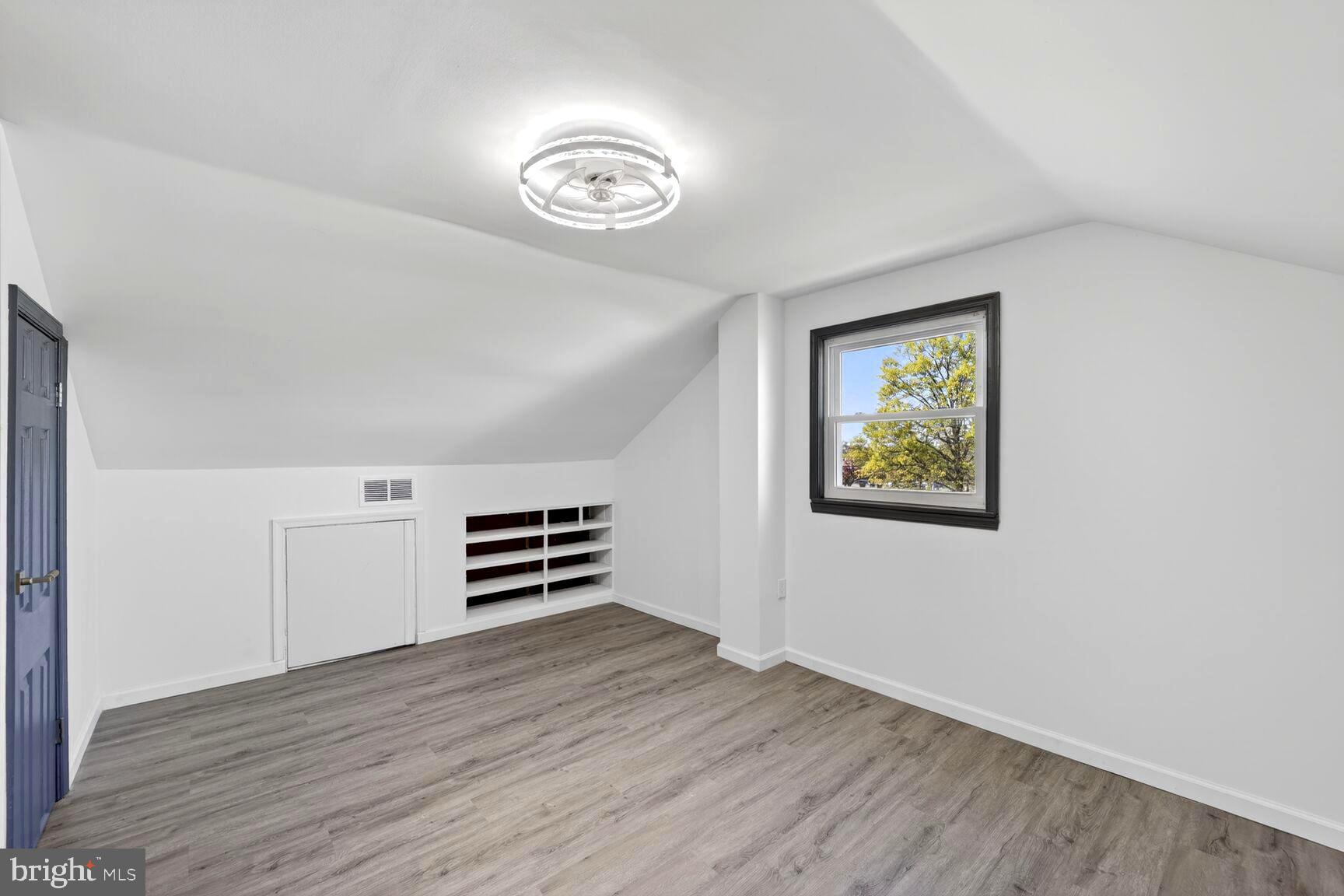 OAK KNOLL - Residential