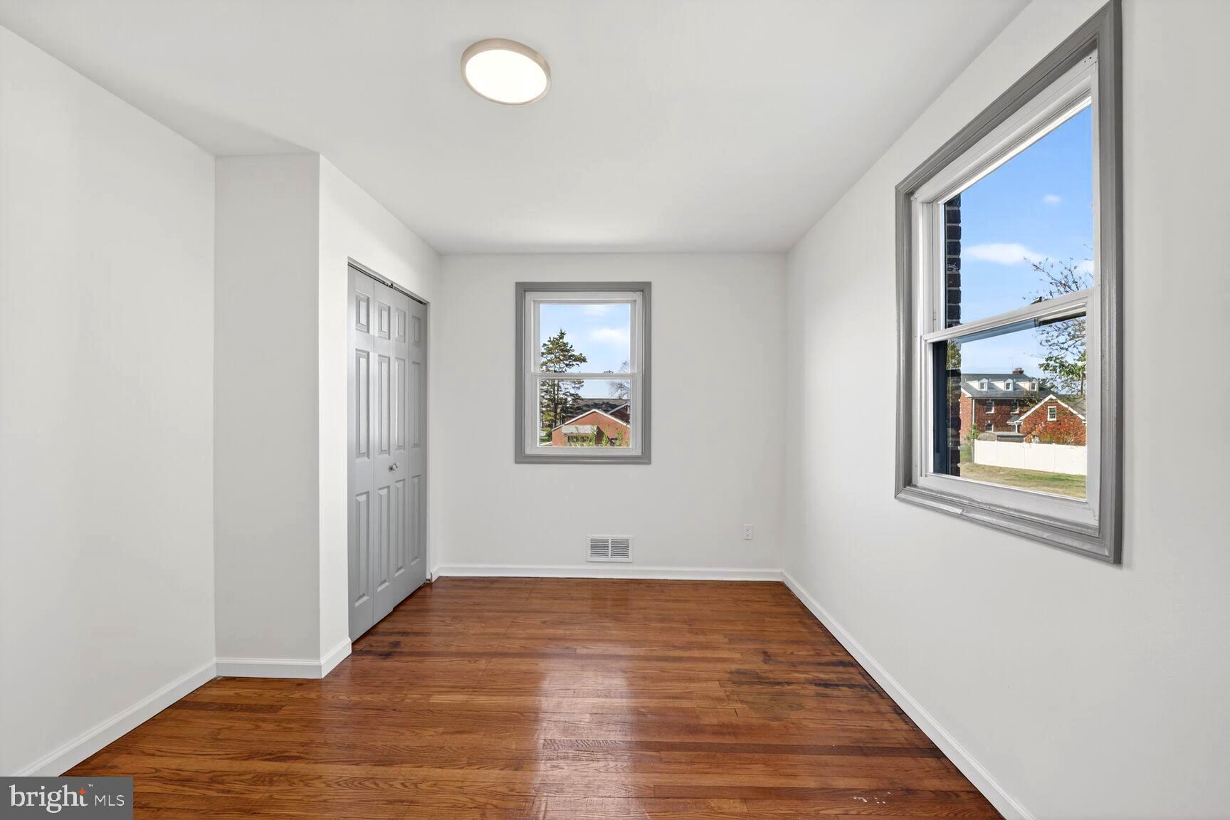 OAK KNOLL - Residential