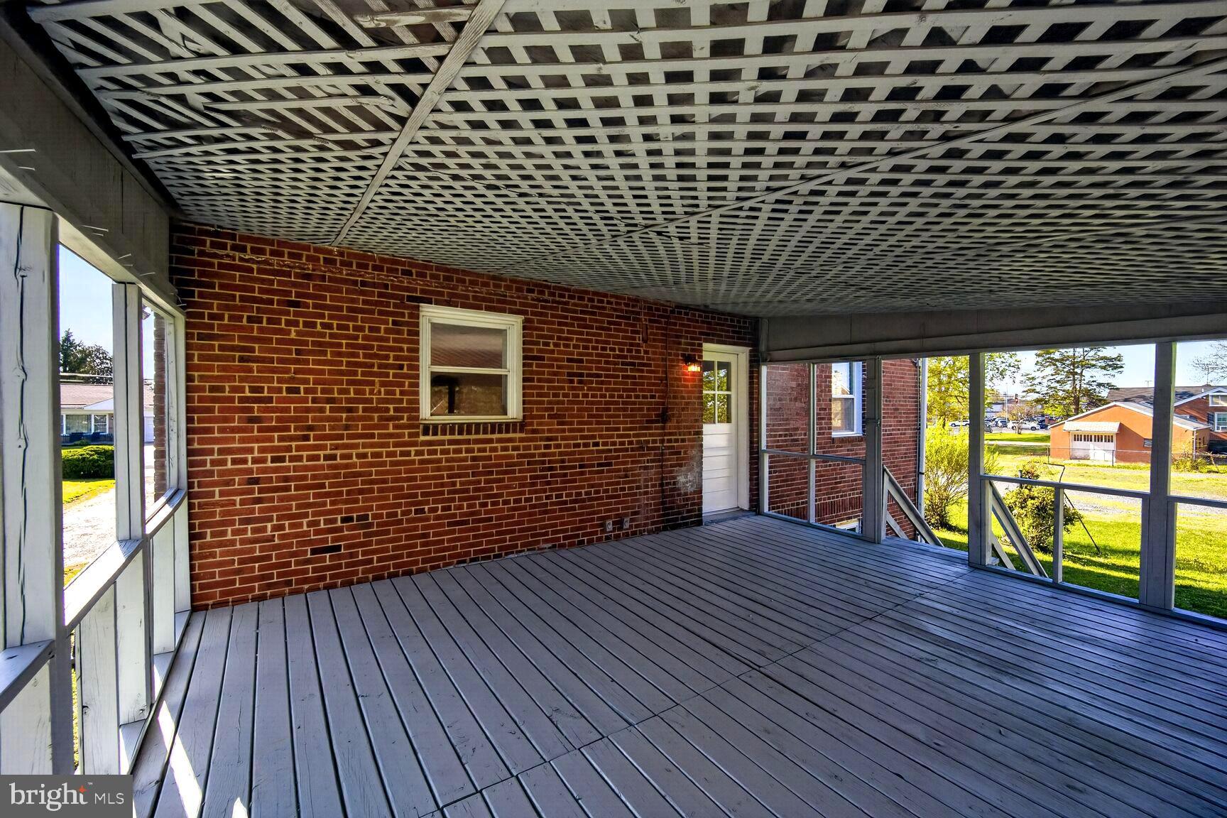 OAK KNOLL - Residential