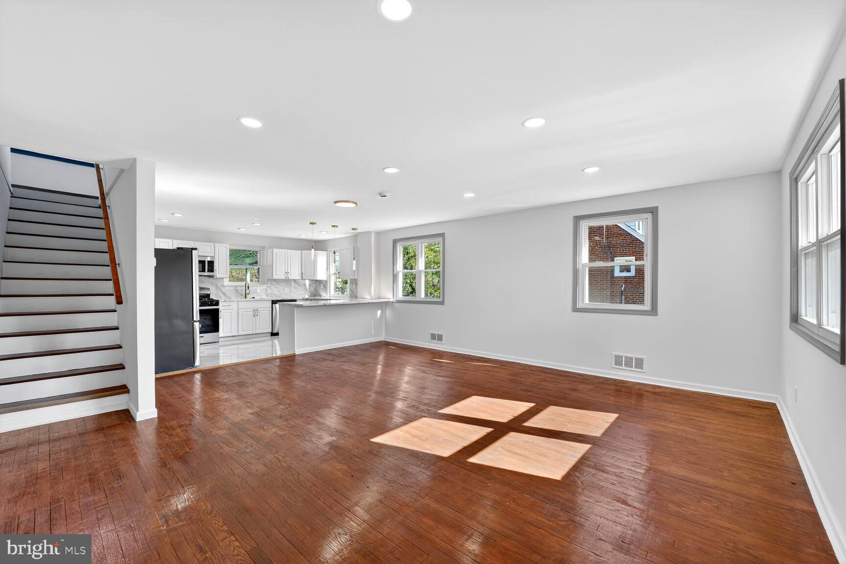 OAK KNOLL - Residential