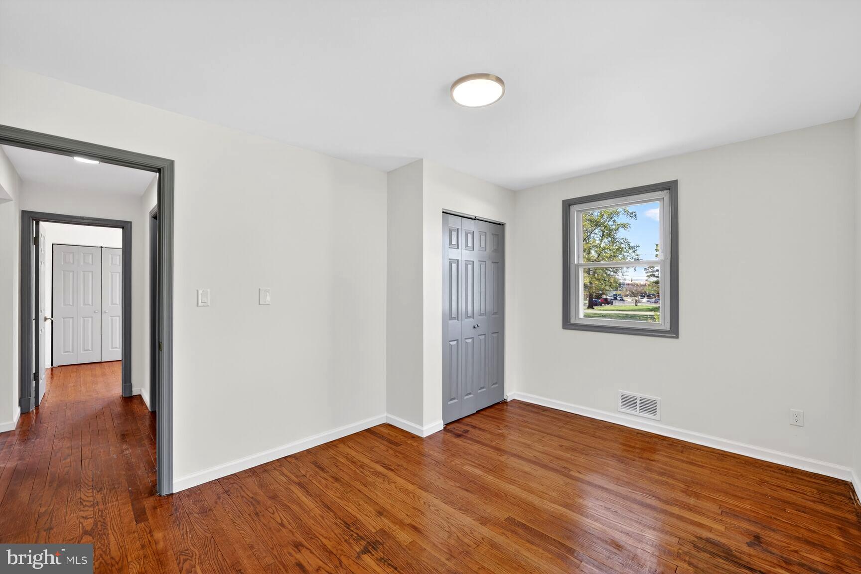 OAK KNOLL - Residential