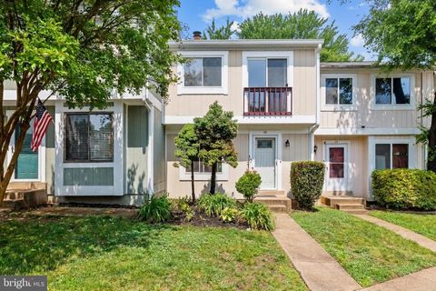 Photo of 40 Sugarland Square Court, STERLING, VA 20164 (MLS # VALO2121982)