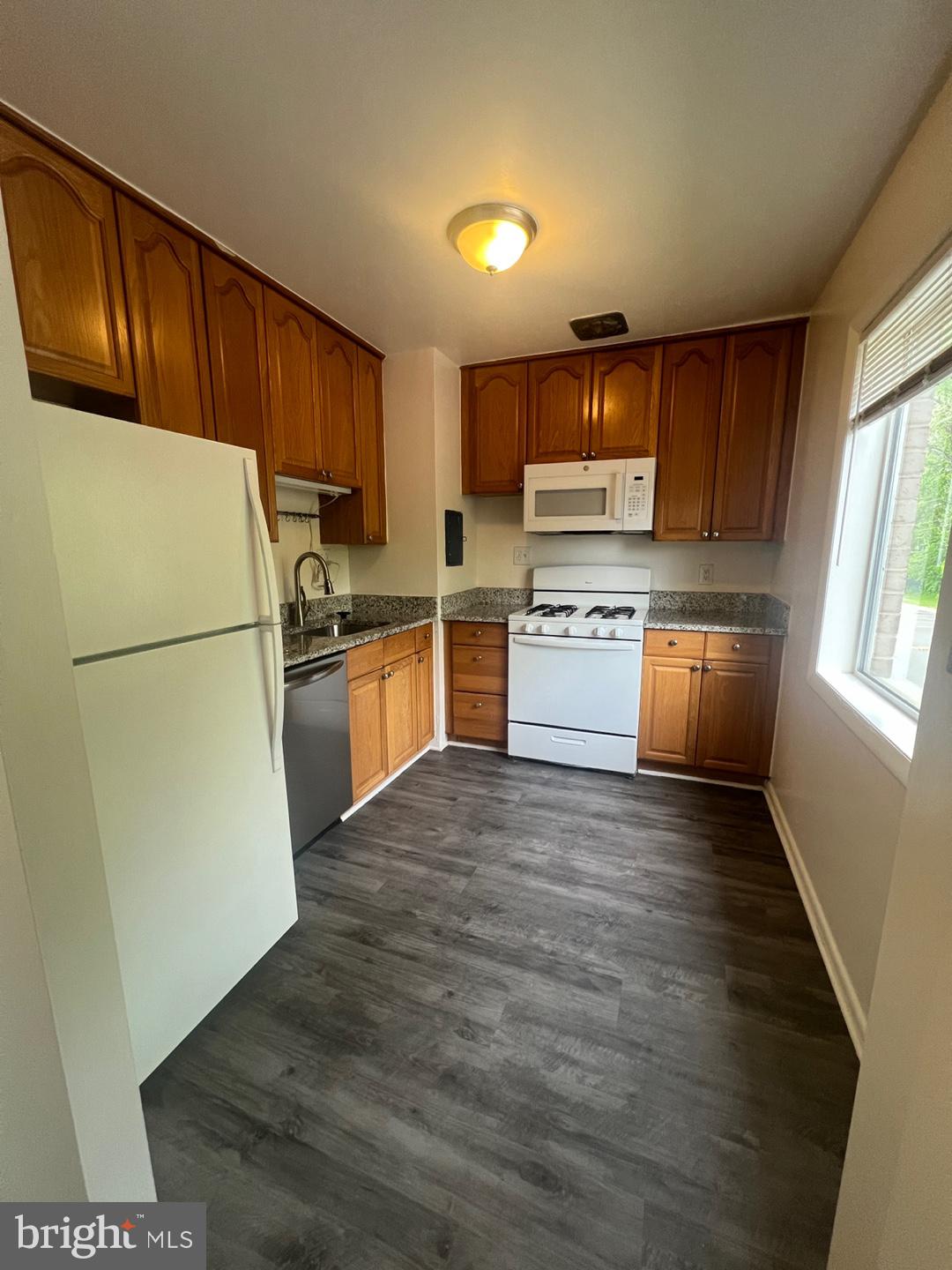 ANNANDALE GARDENS - Residential Lease