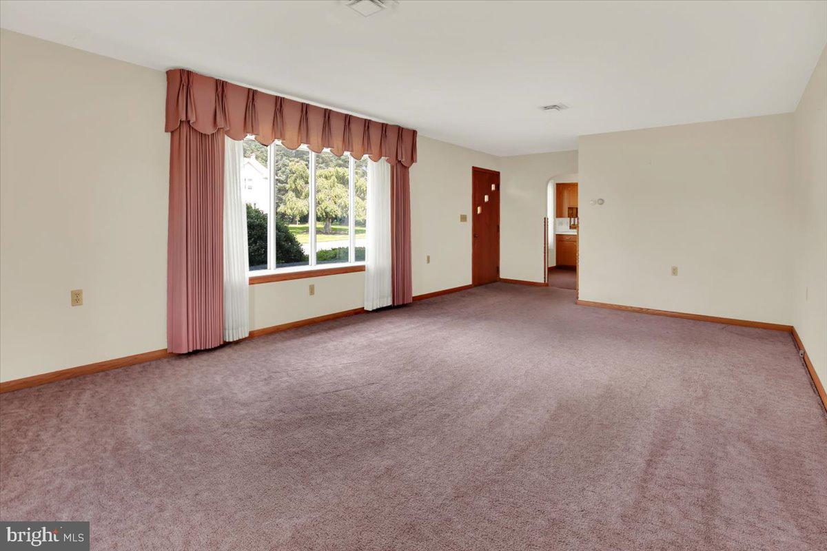 109 W MAPLE STREET