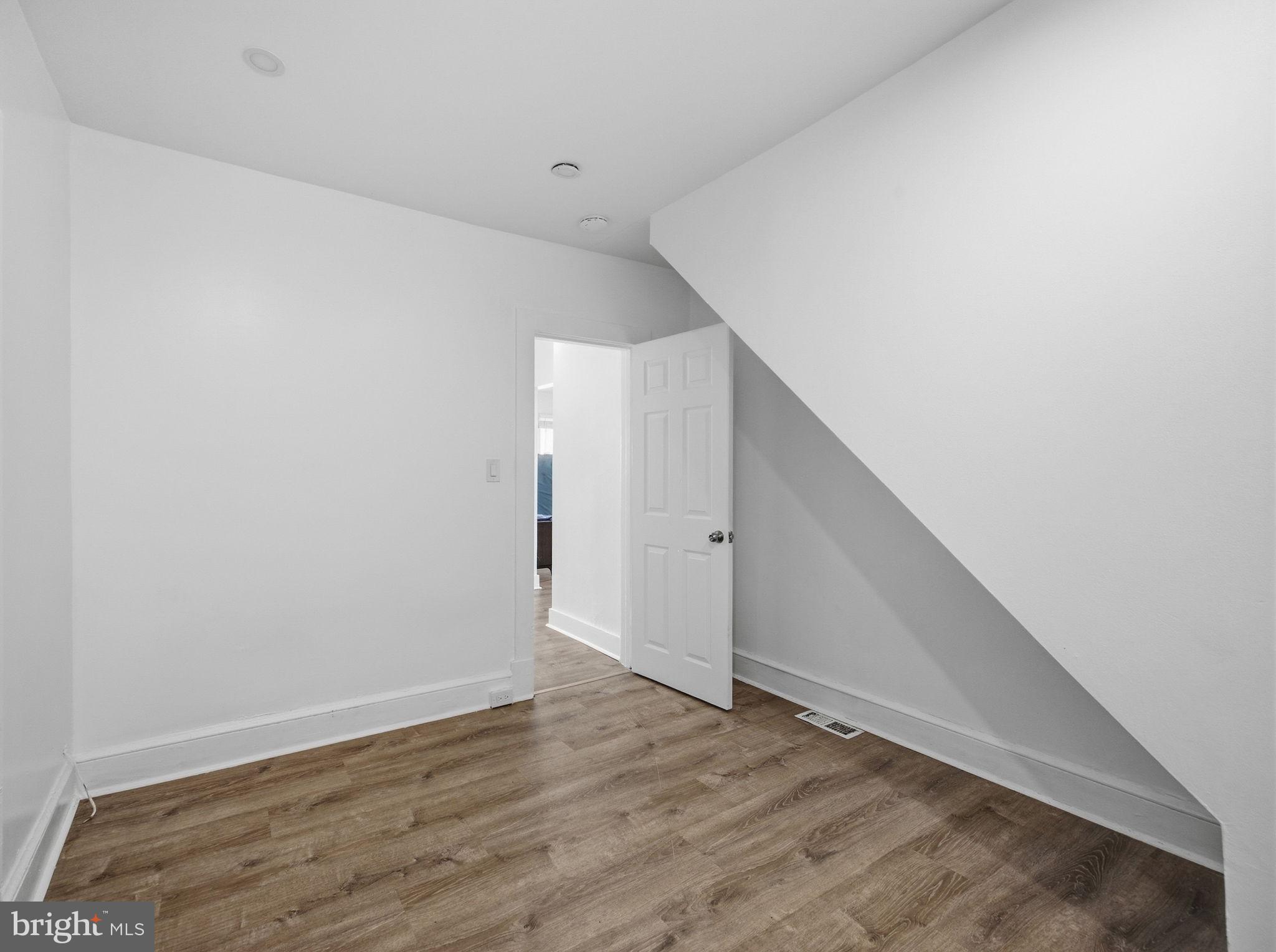 COLMAR MANOR - Residential